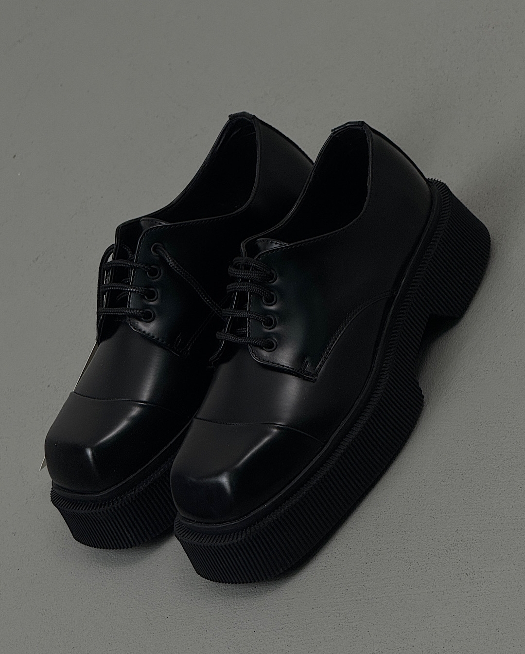 لوفر مردانه جلو تخت بالنسیاگا Balenciaga